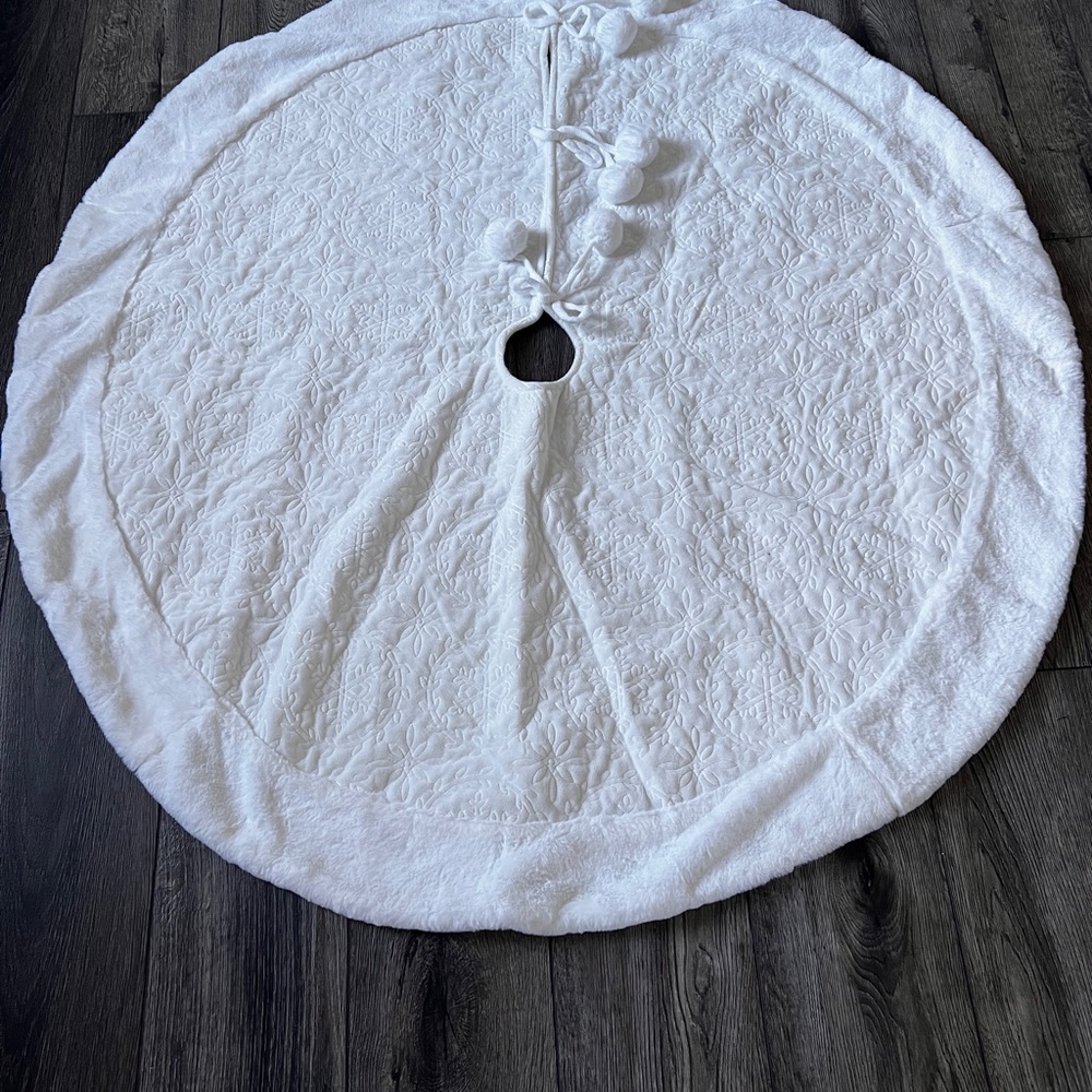White Quilted Tree Skirt with Pom Poms